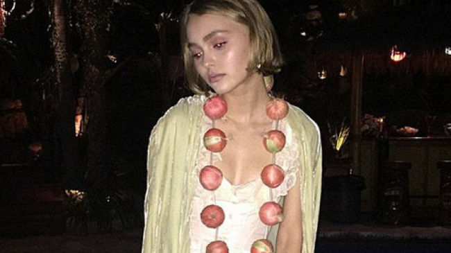 Дочь Джонни Деппа и Ванессы Паради отметила 16-летие