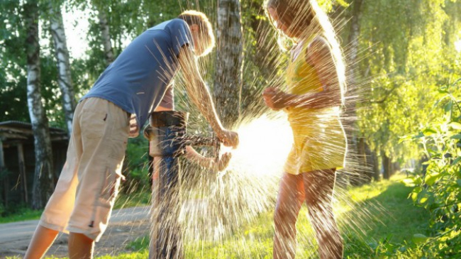 10 idei despre cum să-ți petreci vara împreună cu copilul tău