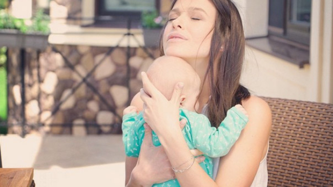 Елена Темникова показала подросшую дочь Сашеньку