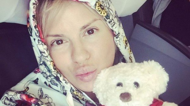 Звездные красавицы поделились новыми снимками своей натуральной красоты без макияжа