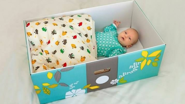 În Finlanda copii dorm în cutii. Vezi de ce!