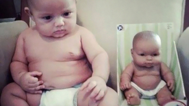 Copii care seamana leit cu papusile lor