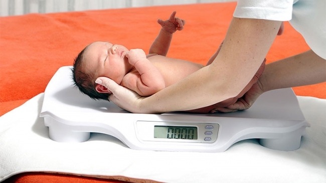 Pierderea în greutate la nou născuți – lucruri pe care e bine să le știi