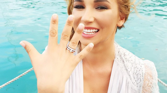 Счастливая невеста! Анфиса Чехова показала свадебную фотографию