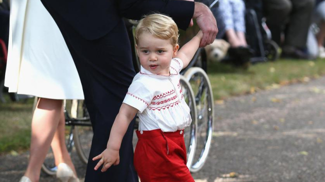 Весь в отца! Принца Джорджа одели, как принца Уильяма 30 лет назад