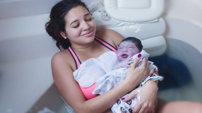 Чудо рождения: редкие кадры домашних родов от профессионального фотографа