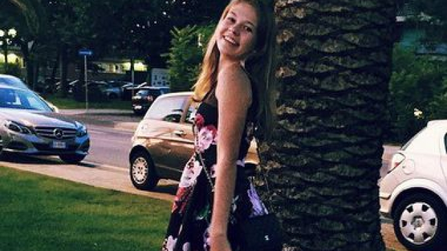 Дочь Веры Брежневой показала, как занимается йогой