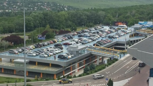 Стала известна стоимость услуг новой парковки в Кишиневском аэропорту