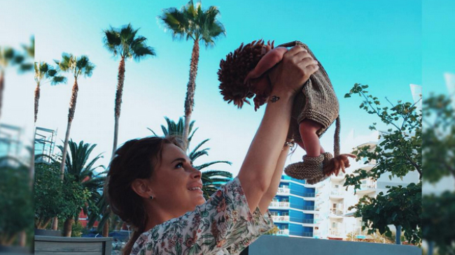 Саша Зверева показала новорожденного сына