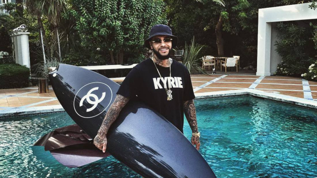 Не хуже супермоделей: Тимати купил доску для серфинга от Chanel