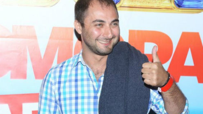 Резидент Comedy Club Демис Карибидис впервые показал двухмесячную дочь