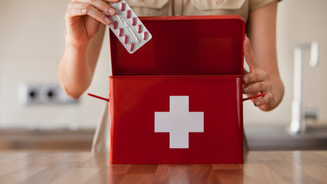 Medicamente pentru copii care nu trebuie să lipsească din trusa medicală pentru vacanță