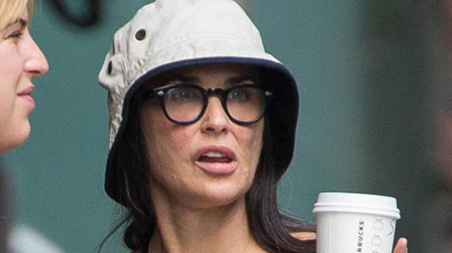 Что случилось с лицом Деми Мур?