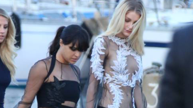 Знаменитые красавицы, удивляющие публику своими безвкусными нарядами