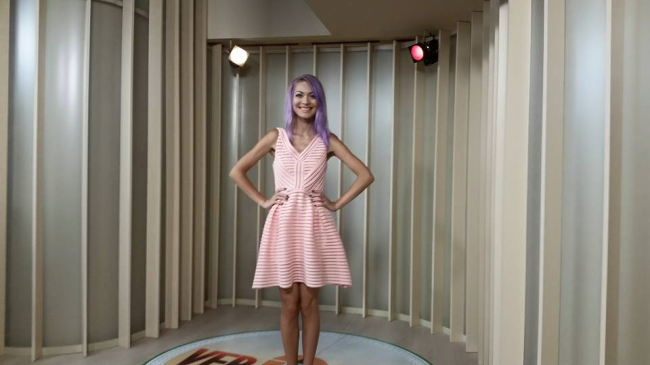 O interpretă și-a schimbat look-ul