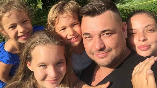 Как Сергей Жуков проводит это лето: отдых с семьей в Испании, съемки в Москве с Боней и Кузьмичем