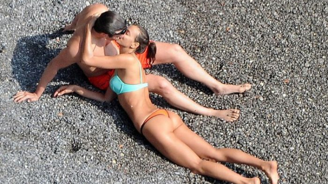 Ирину Шейк и Брэдли Купера застали за поцелуями в Италии