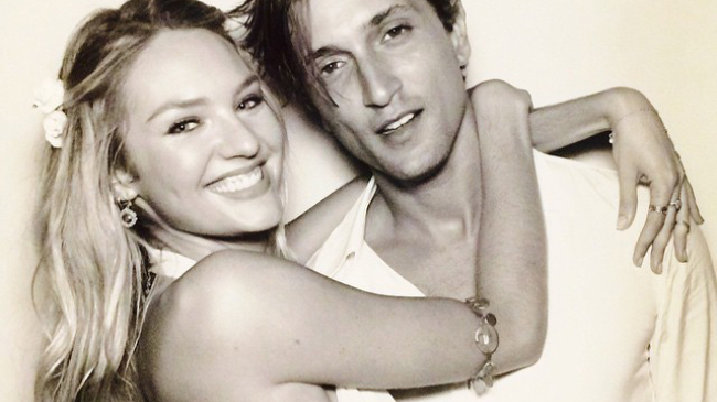 На седьмом небе: «ангел» Victoria’s Secret Кэндис Свейнпол выходит замуж