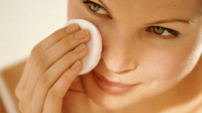 Морщины не пройдут: 10 правил ухода за кожей после 35 лет