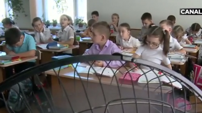 Copiii, sufocaţi de căldură în şcoli şi grădiniţe. Cum se salvează de zăpuşeală