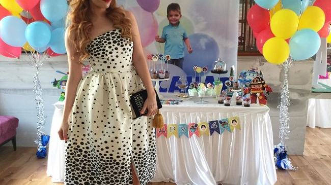 Анастасия Стоцкая ответила на слухи, что отец ее сына - Филипп Киркоров