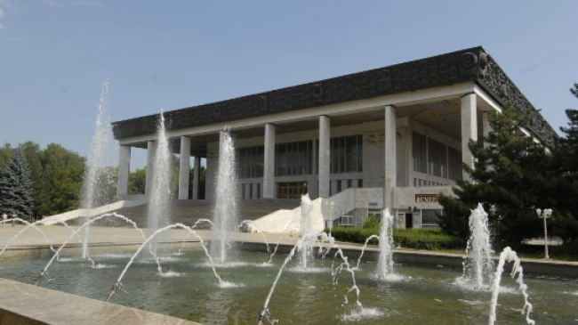 Ко Дню города в Кишиневе на день запустят фонтан перед Национальной оперой