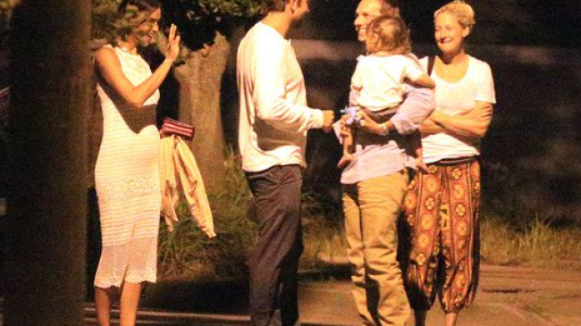 Ирина Шейк посетила родителей Брэдли Купера и засветила округлившийся живот