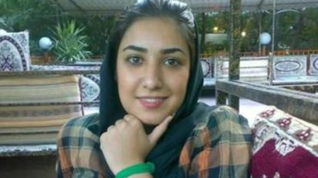 Иранская художница предстанет перед судом за рукопожатие с мужчиной