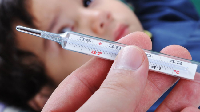 Что МОЖНО и чего НЕЛЬЗЯ делать при высокой температуре у малыша?