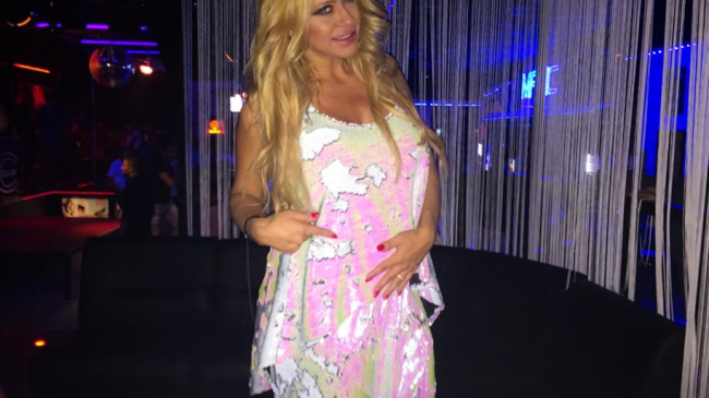 Anda Adam nu renunță la sală chiar dacă e însărcinată. Îi este dor de abdomenul său plat