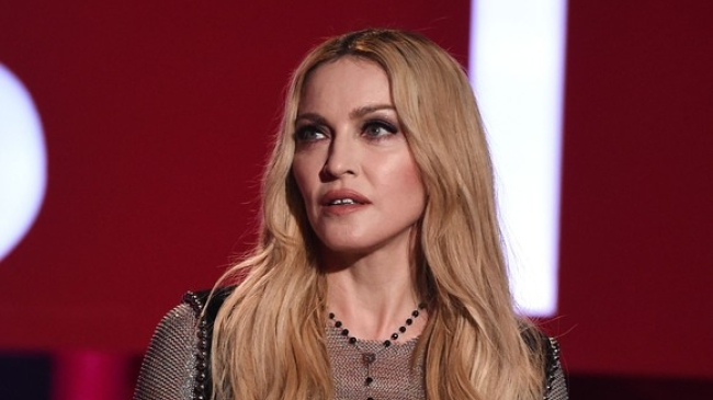 Madonna si-a obligat un angajat sa-i pupe picioarele. Vezi de ce a facut asta