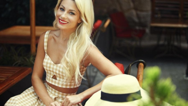 Natalia Gordienko, intr-o poza emotionanta alaturi de bunica sa. Vezi cat de mult seamana cele doua