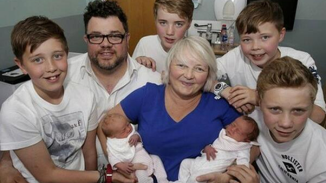 Эта женщина стала матерью двух пар близнецов. Но через 12 лет её ждал новый сюрприз!