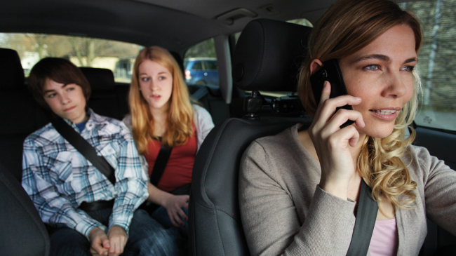 Дети назвали худшие привычки родителей за рулем