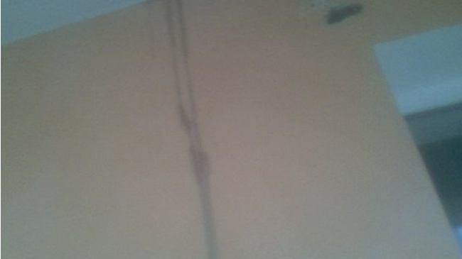 В Кишиневе жителя многоэтажки затопили вином