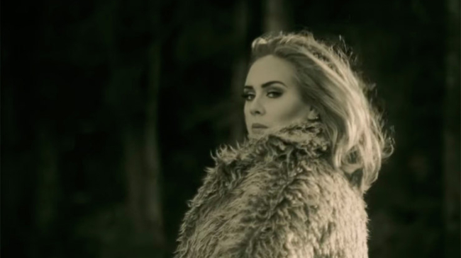 Адель сломала Интернет: клип Hello побил рекорды и стал героем мемов