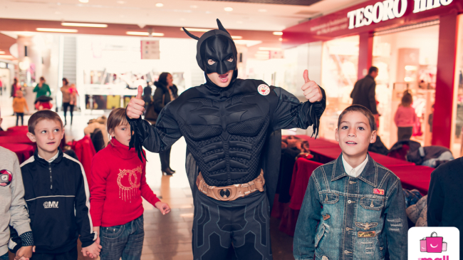 Улыбки супергероев в торговом центре Shopping MallDova