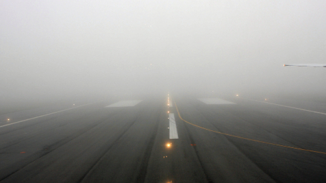 Ceaţa de afară, periculoasă. Aeroportul Chişinău anunţă despre anularea şi amânarea unor curse