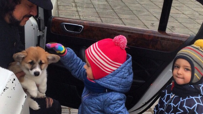 Филипп Киркоров подарил детям собаку