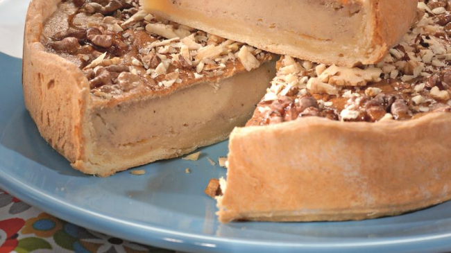 Пирог с бананом и грецкими орехами