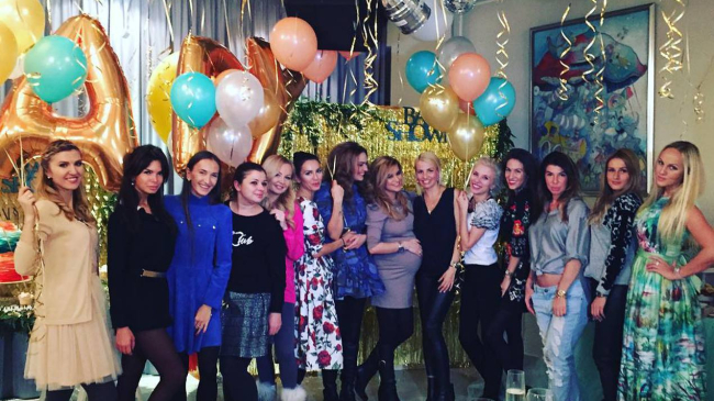 Беременная Ксения Бородина собрала подруг на Baby Shower