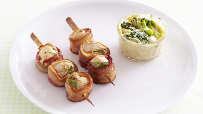 Шашлычки из индейки (курицы) с базиликом и беконом