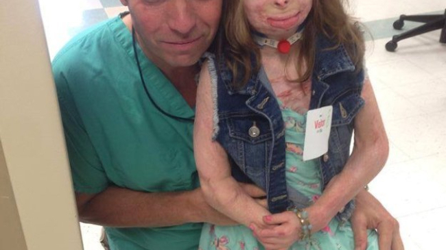 Девочка, потерявшая всю семью в пожаре, просит прислать ей открытку на Рождество