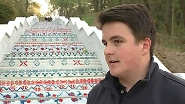 Tinerii care au pictat Scara trandafirilor au fost premiați