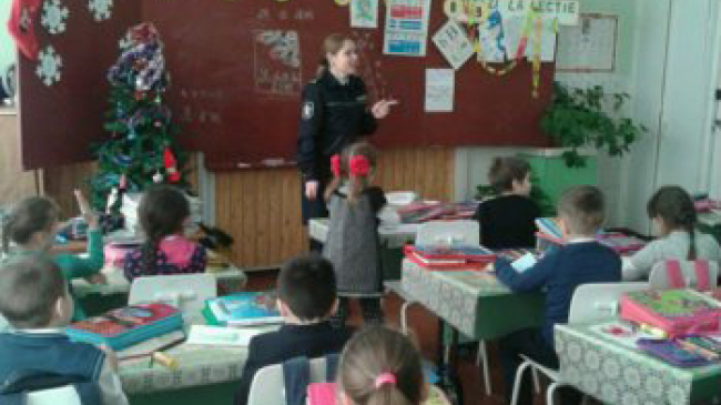 Полиция провела инструктаж по личной безопасности примерно с 90 тысячами детей