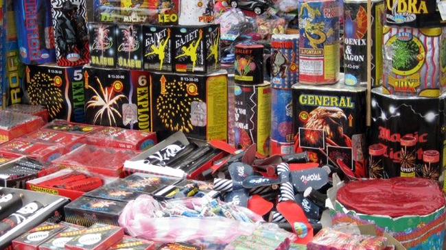 Poliţia recomandă procurarea articolelor de pirotehnică din magazinele specializate