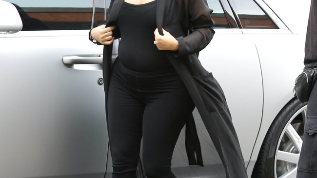 Ким Кардашьян рискует здоровьем, чтобы вернуть себе стройность после родов