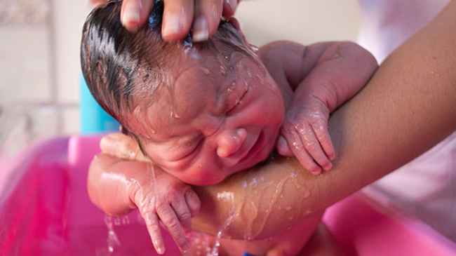 Spălatul căpșorului la nou-născuți