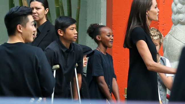 Дети Джоли и Питта выходят из тени родителей