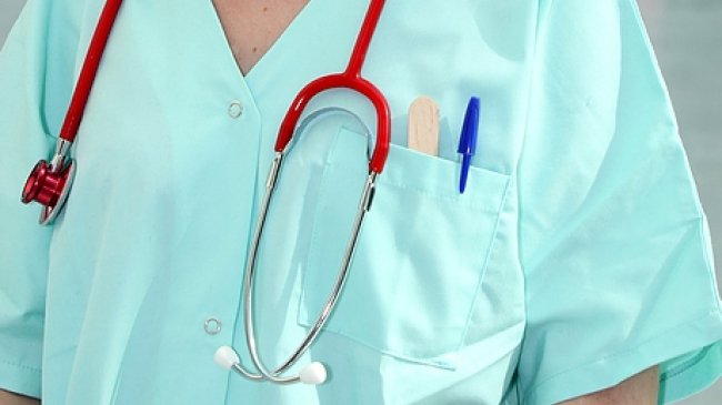 Angajaţii din medicină vor primi salarii mai mari